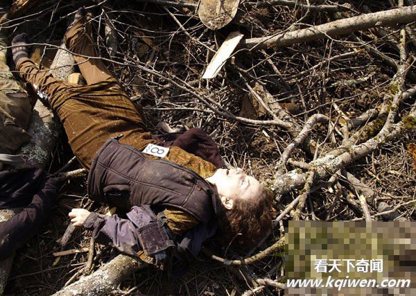 俄军投4吨弹药炸毁恐怖分子兵工厂 尸体残体满地(直击组图57P)